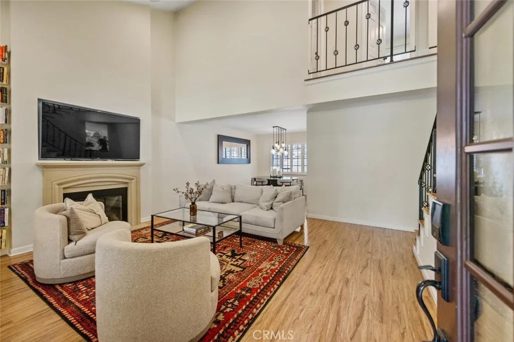 21961 Peppercorn, Saugus, California 91350 home-pic-4
