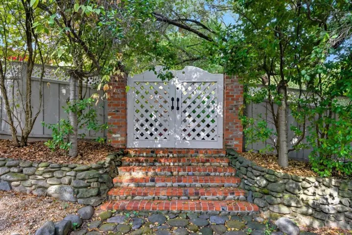 120 Oak Meadow Drive, Los Gatos, California 95032