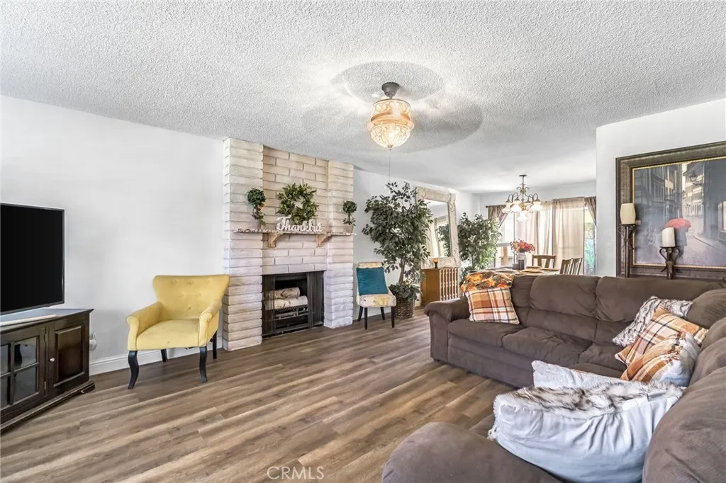1751 W Santa Ana, Fresno, California 93705 home-pic-6