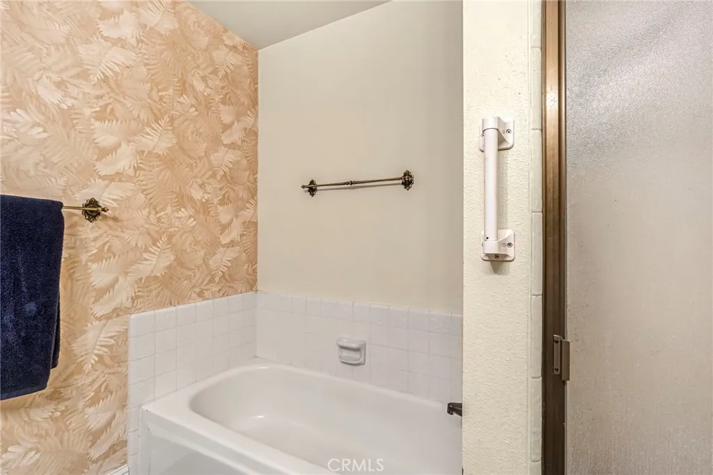 1751 W Santa Ana, Fresno, California 93705 home-pic-20