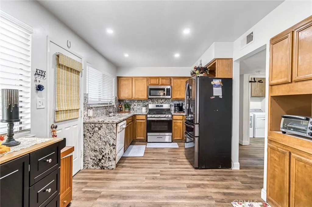 1751 W Santa Ana, Fresno, California 93705 home-pic-8