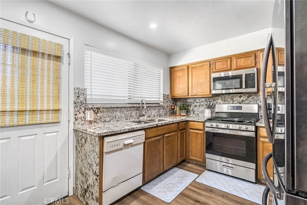 1751 W Santa Ana, Fresno, California 93705 home-pic-10