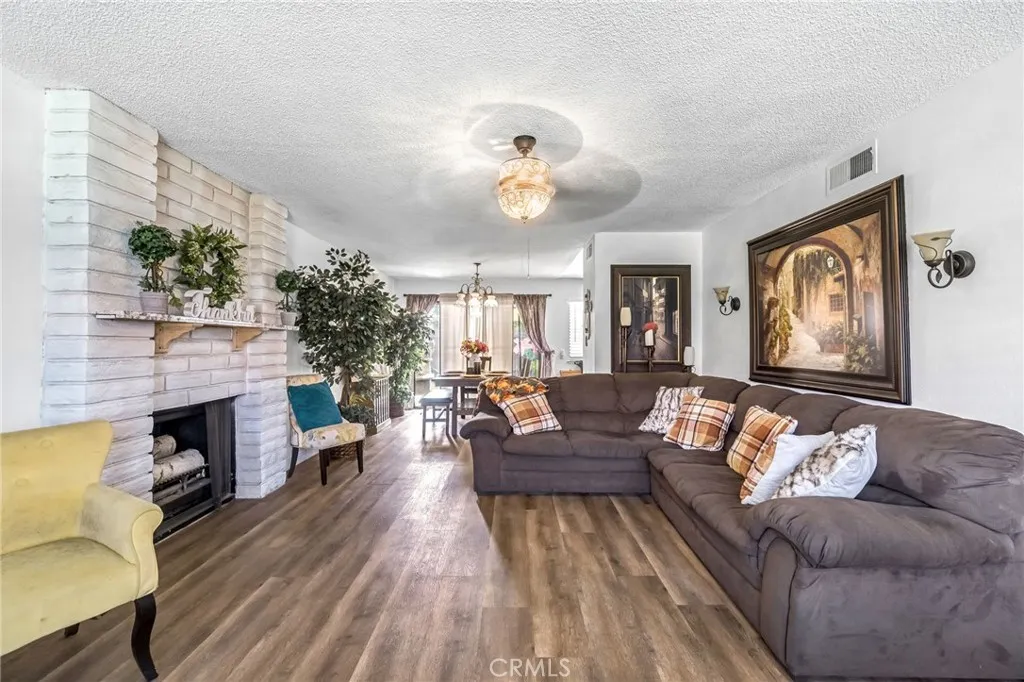1751 W Santa Ana, Fresno, California 93705 home-pic-5