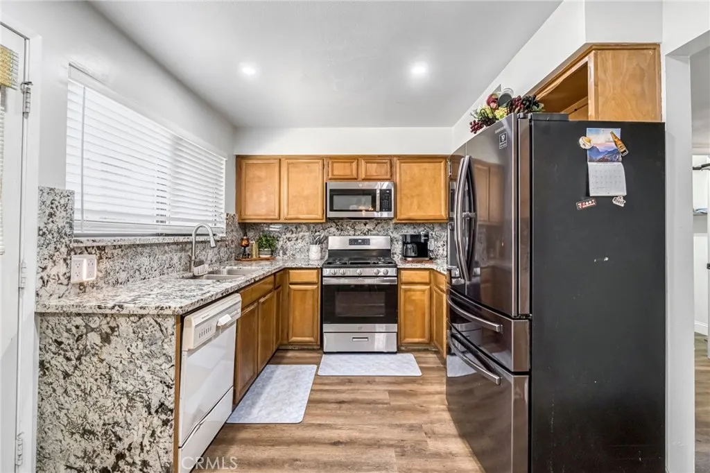 1751 W Santa Ana, Fresno, California 93705 home-pic-9