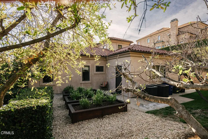 168_DAMORE_42330 CrystalLn