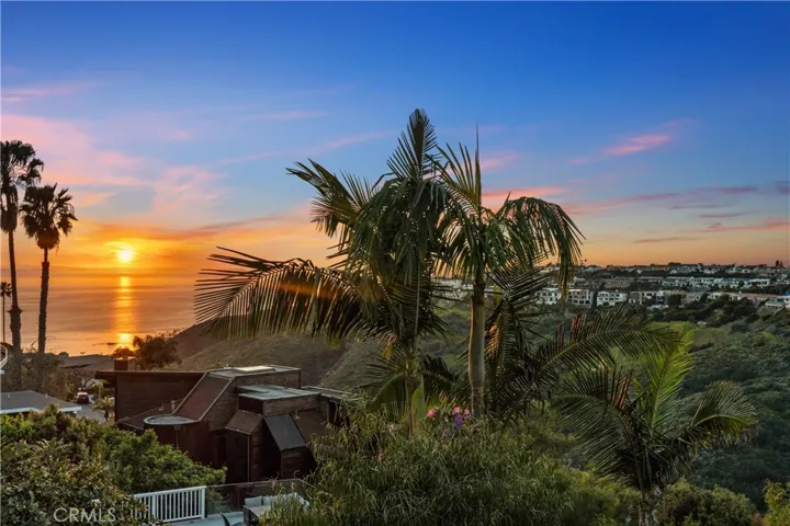 2210 Temple Hills Drive, Laguna Beach, California 92651