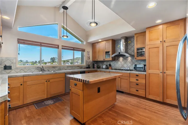 Kitchen with center island