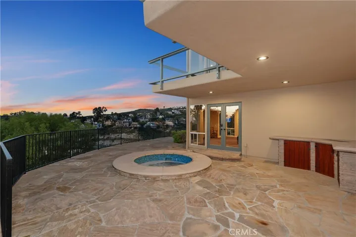 Lower level jacuzzi
