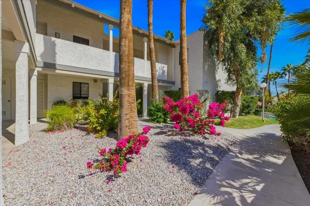 453 E Via Escuela 522, Palm Springs, California 92262 home-pic-1