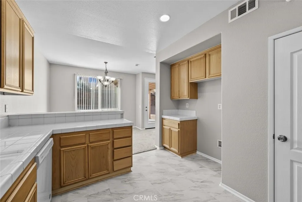 14323 Moon Valley Street, Victorville, California 92394 home-pic-11