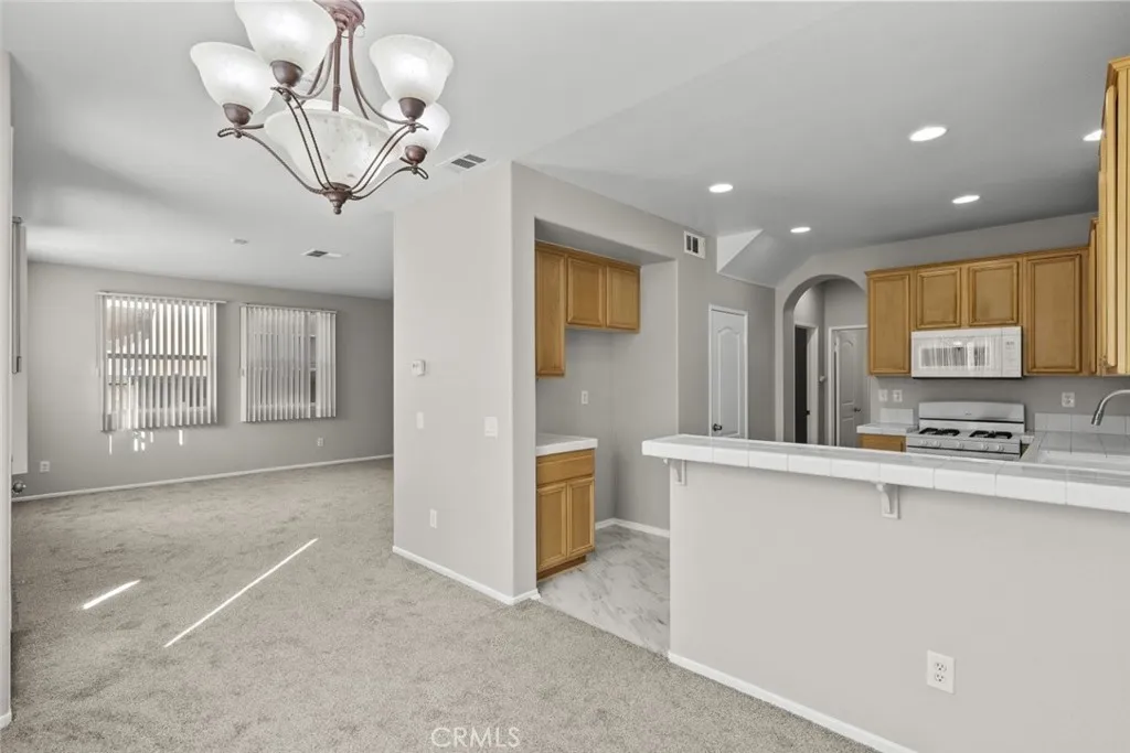 14323 Moon Valley Street, Victorville, California 92394 home-pic-8