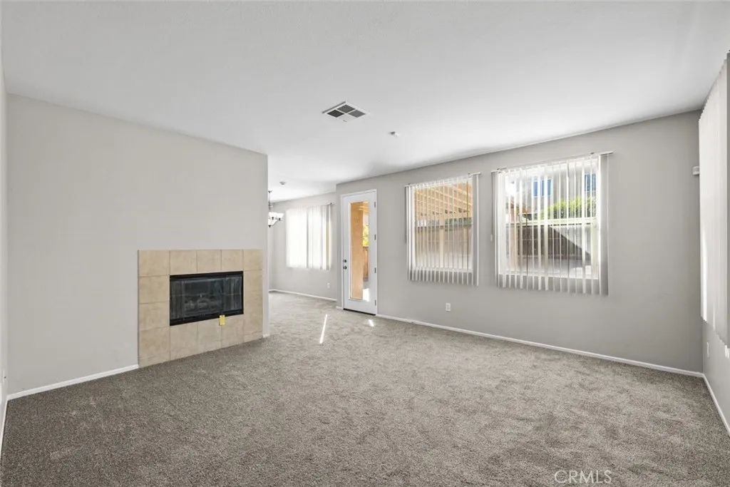 14323 Moon Valley Street, Victorville, California 92394 home-pic-4