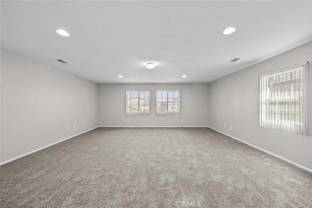 14323 Moon Valley Street, Victorville, California 92394 home-pic-28