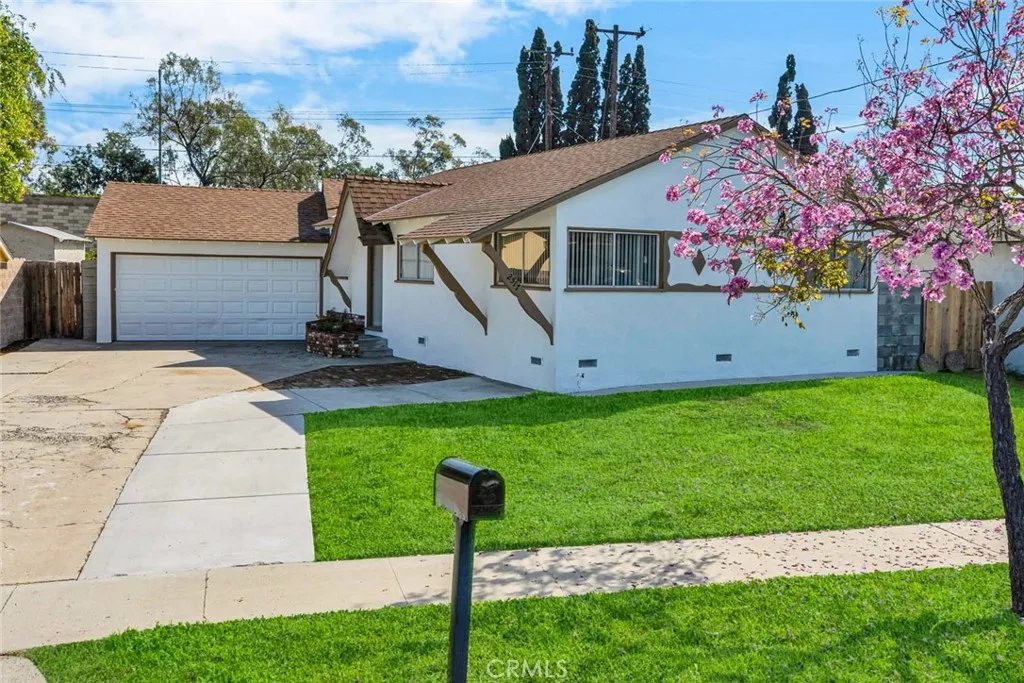 2517 Deodar Street, Santa Ana, California 92705 home-pic-1