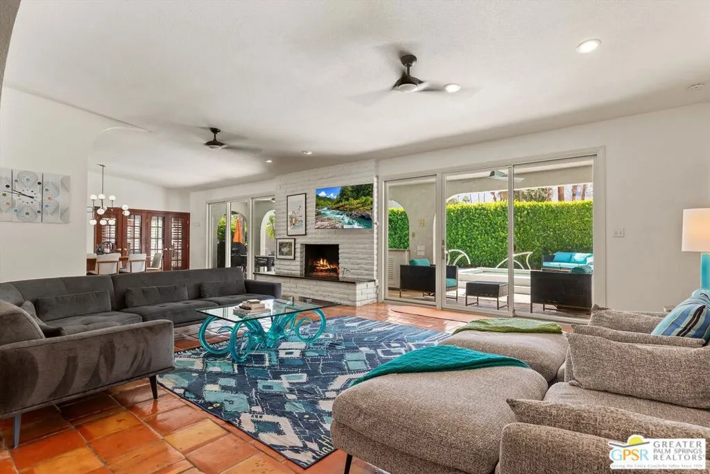 1955 S Yucca Place, Palm Springs, California 92264 home-pic-17