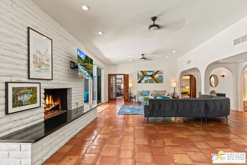 1955 S Yucca Place, Palm Springs, California 92264 home-pic-6