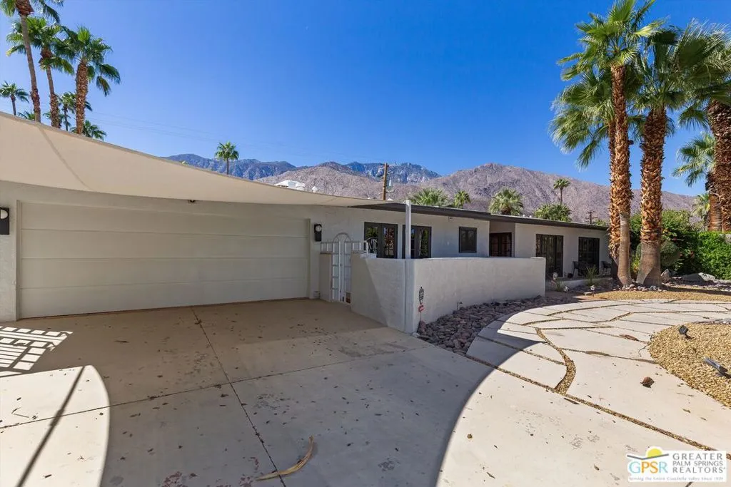 1955 S Yucca Place, Palm Springs, California 92264 home-pic-38