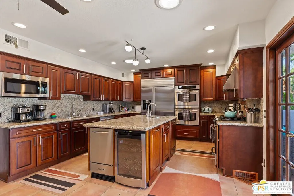 1955 S Yucca Place, Palm Springs, California 92264 home-pic-11