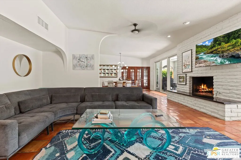 1955 S Yucca Place, Palm Springs, California 92264 home-pic-8