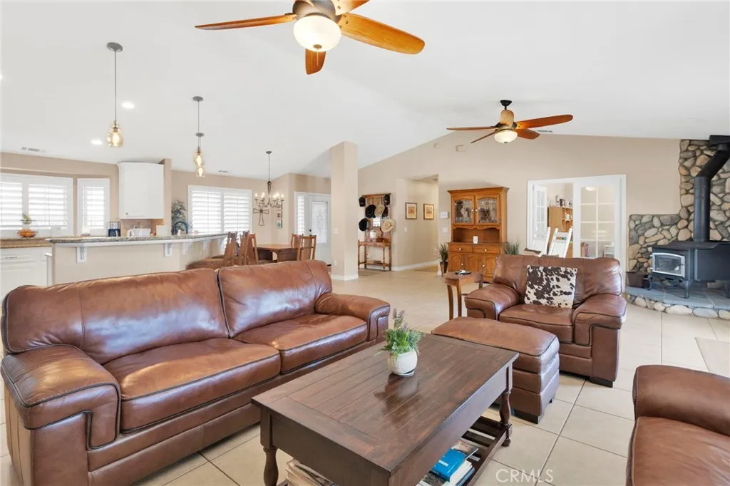 8695 Cantel Court, Oak Hills, California 92344 home-pic-9