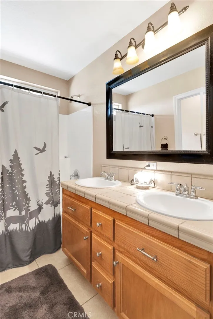 8695 Cantel Court, Oak Hills, California 92344 home-pic-36