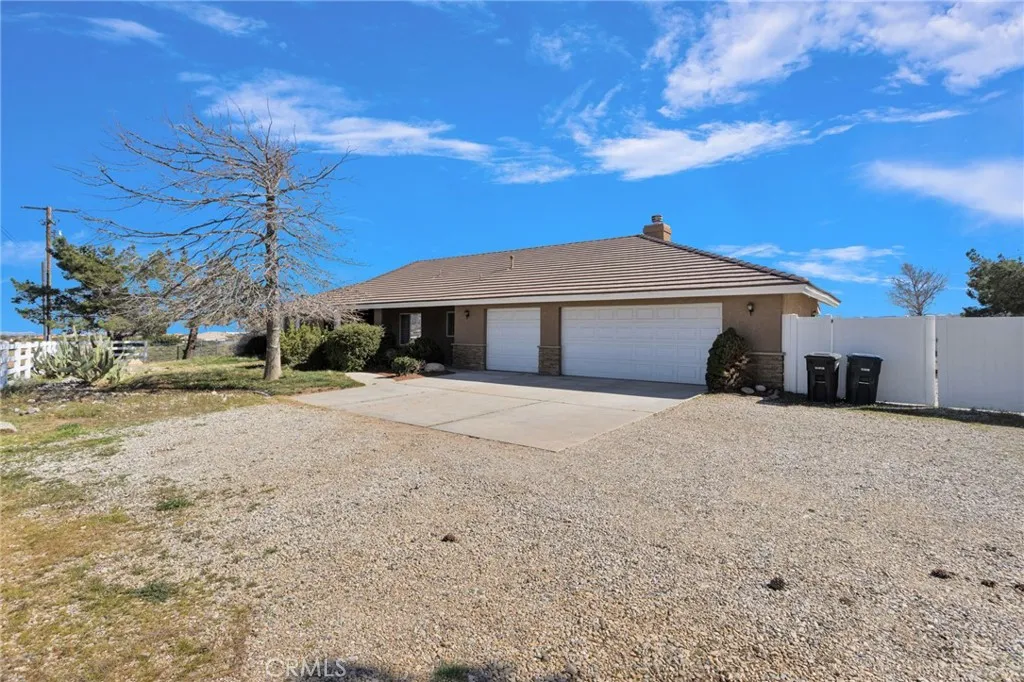 8695 Cantel Court, Oak Hills, California 92344 home-pic-2