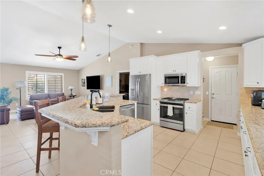 8695 Cantel Court, Oak Hills, California 92344 home-pic-17