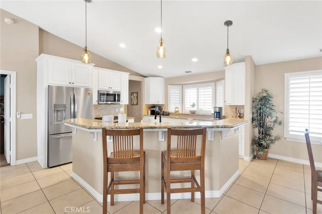 8695 Cantel Court, Oak Hills, California 92344 home-pic-14