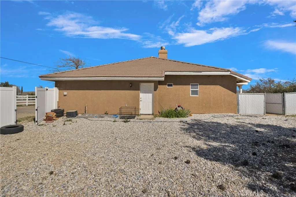 8695 Cantel Court, Oak Hills, California 92344 home-pic-44