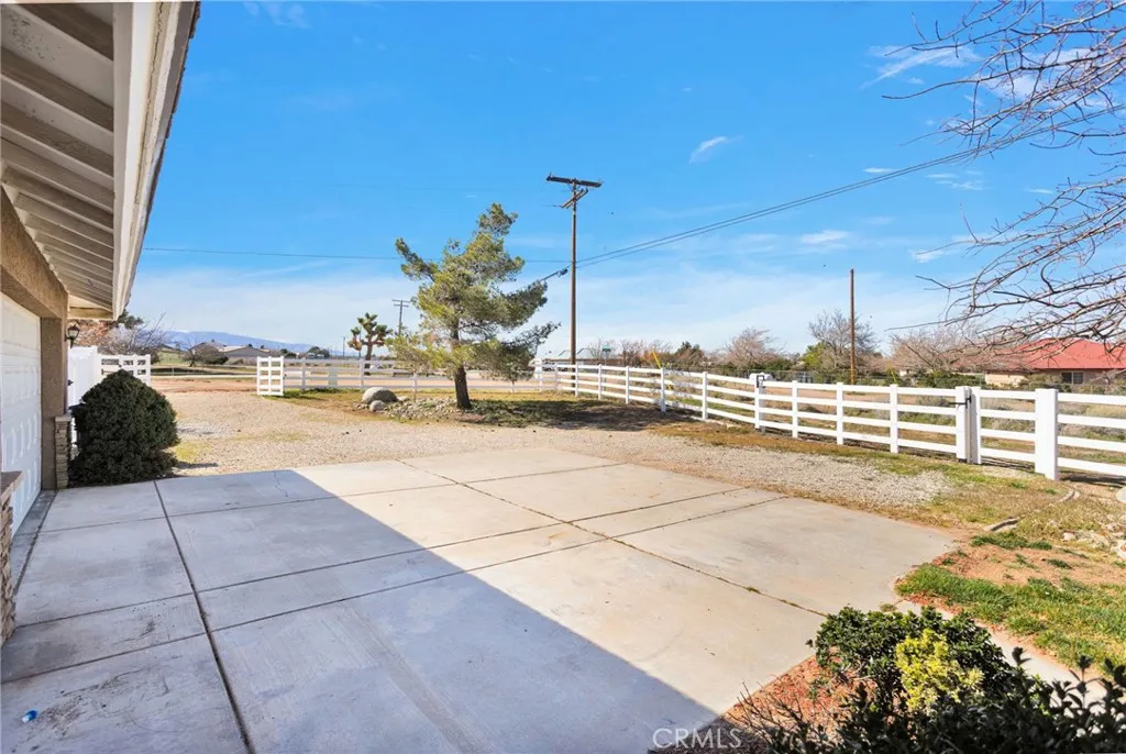 8695 Cantel Court, Oak Hills, California 92344 home-pic-46