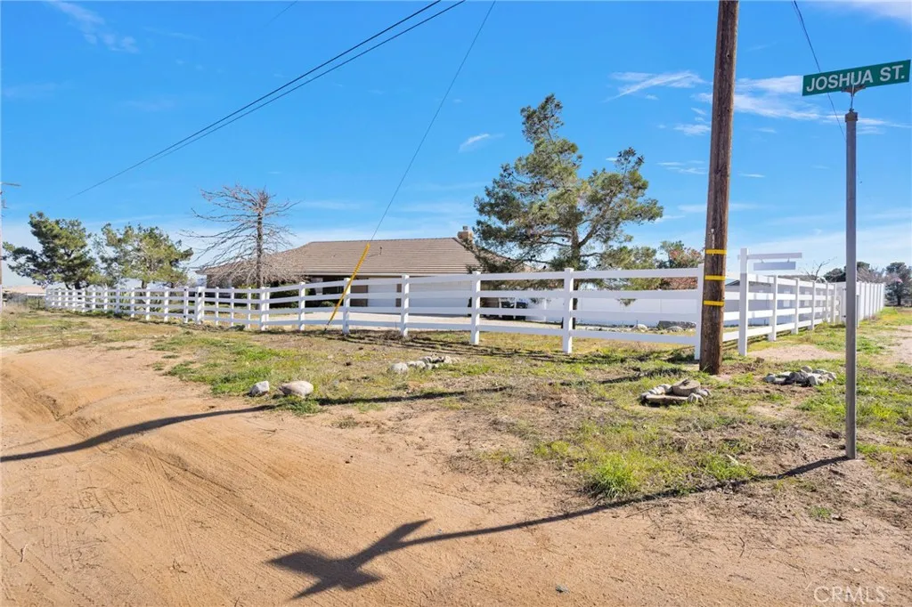 8695 Cantel Court, Oak Hills, California 92344 home-pic-5