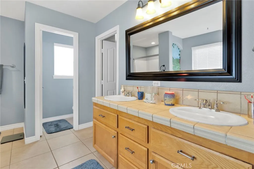 8695 Cantel Court, Oak Hills, California 92344 home-pic-23