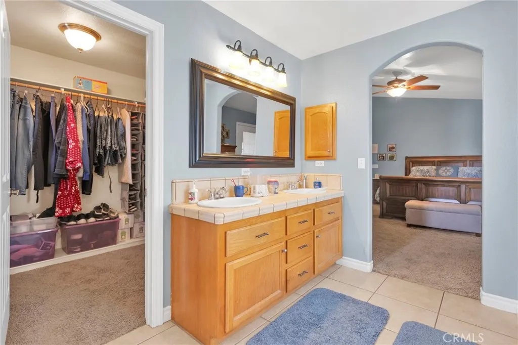 8695 Cantel Court, Oak Hills, California 92344 home-pic-25