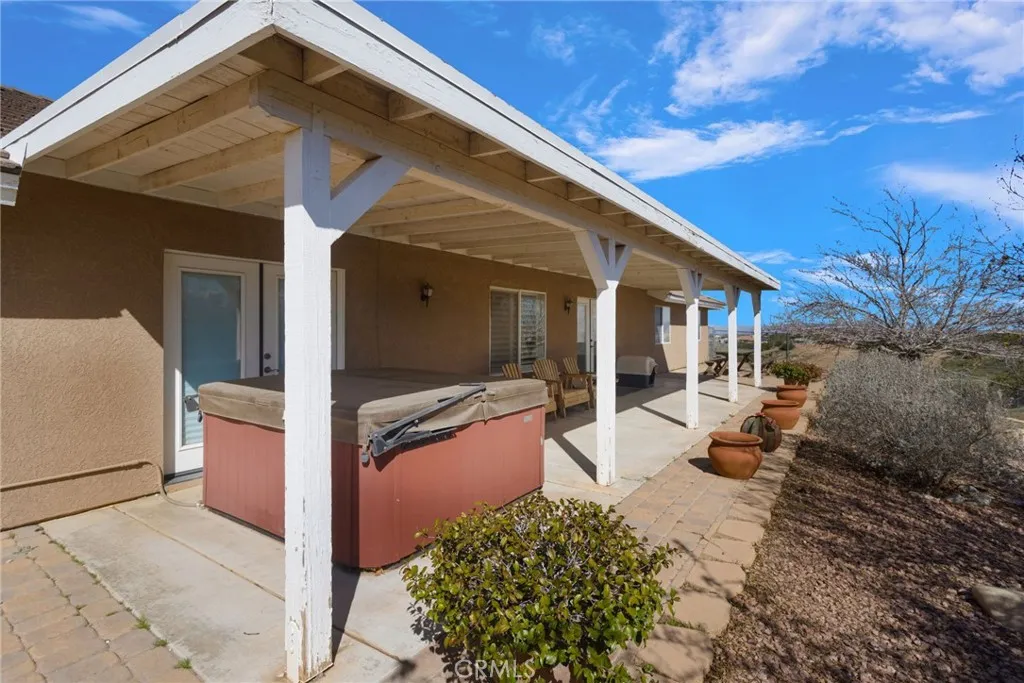 8695 Cantel Court, Oak Hills, California 92344 home-pic-43