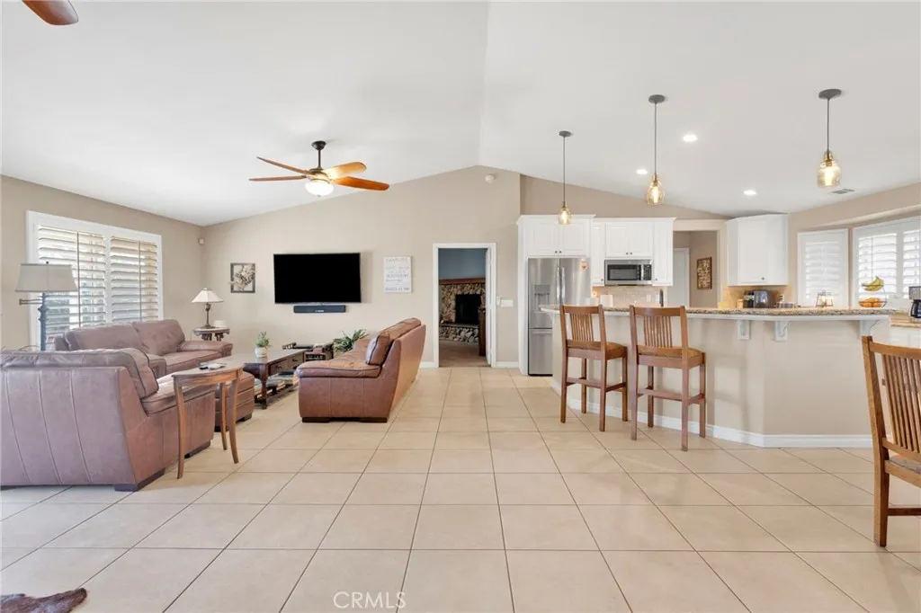 8695 Cantel Court, Oak Hills, California 92344 home-pic-11