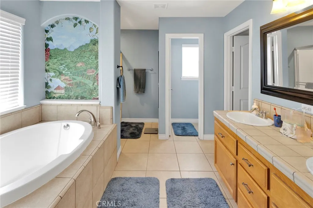8695 Cantel Court, Oak Hills, California 92344 home-pic-21