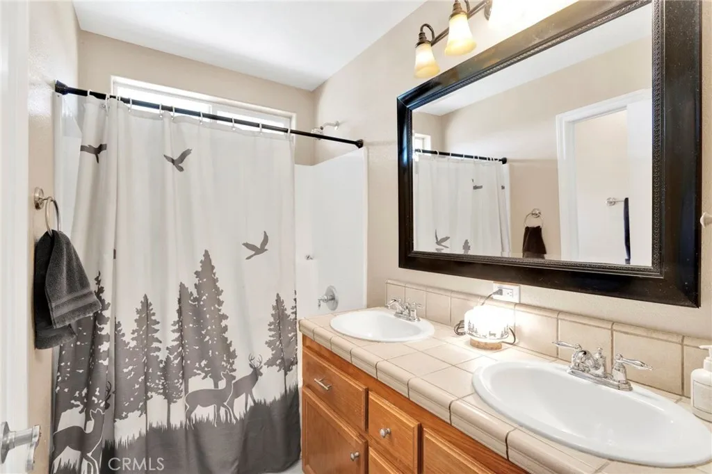 8695 Cantel Court, Oak Hills, California 92344 home-pic-35