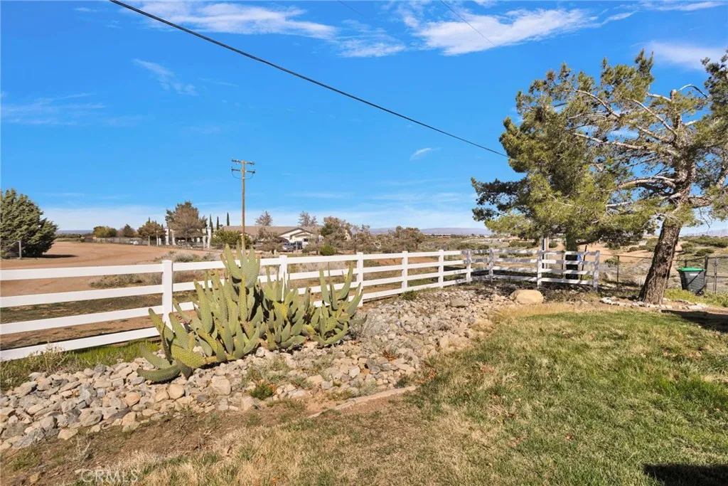8695 Cantel Court, Oak Hills, California 92344 home-pic-45