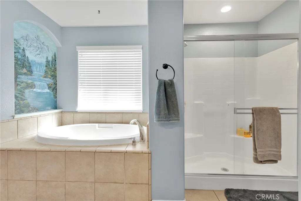 8695 Cantel Court, Oak Hills, California 92344 home-pic-24