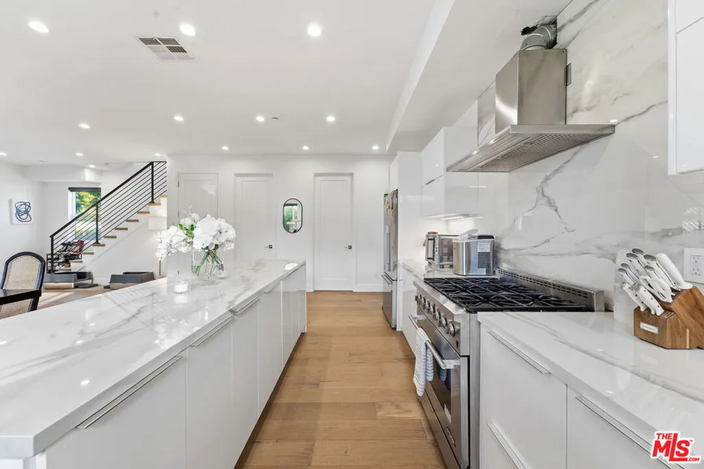 14650 Margate Street, Sherman Oaks, California 91411 home-pic-10