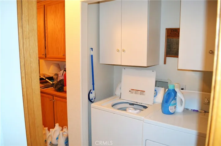 Hallway/Laundry