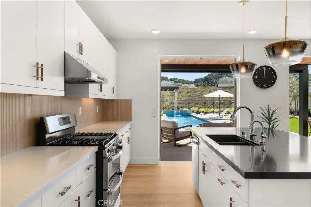 333 Canter Court, Fallbrook, California 92028 home-pic-14