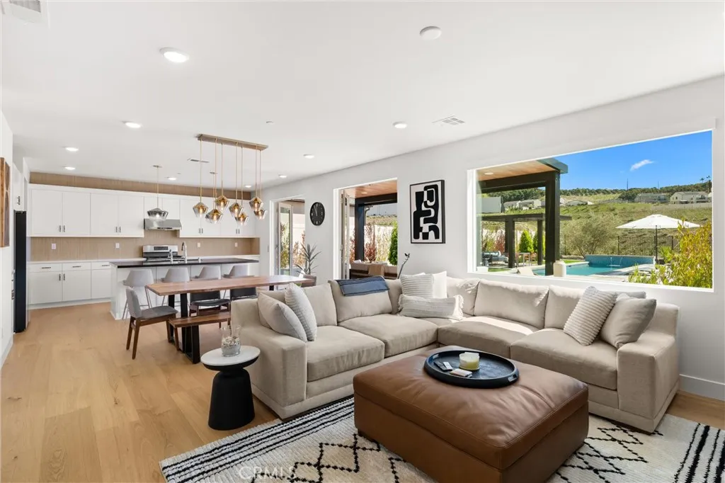 333 Canter Court, Fallbrook, California 92028 home-pic-8
