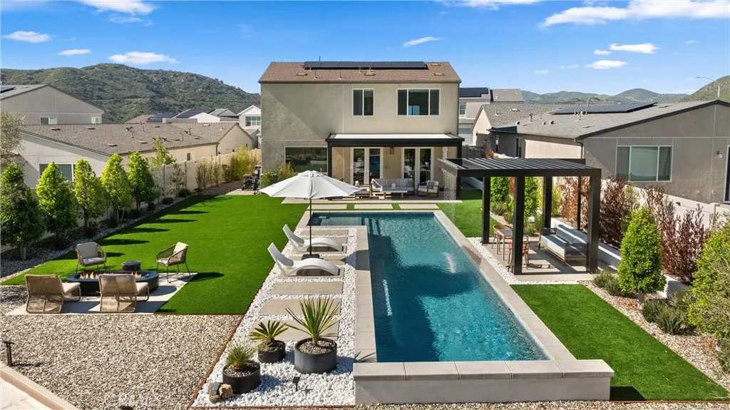 333 Canter Court, Fallbrook, California 92028 home-pic-2