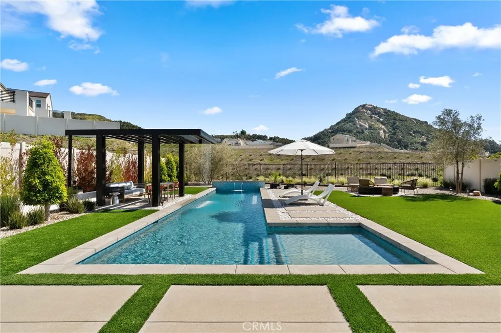 333 Canter Court, Fallbrook, California 92028 home-pic-1