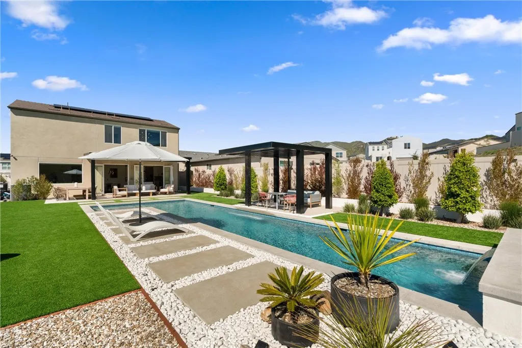 333 Canter Court, Fallbrook, California 92028 home-pic-32
