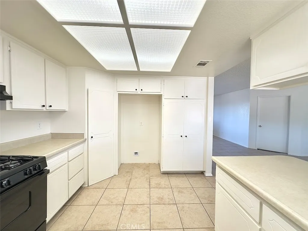 22311 Thunderbird Road, Apple Valley, California 92307 home-pic-11