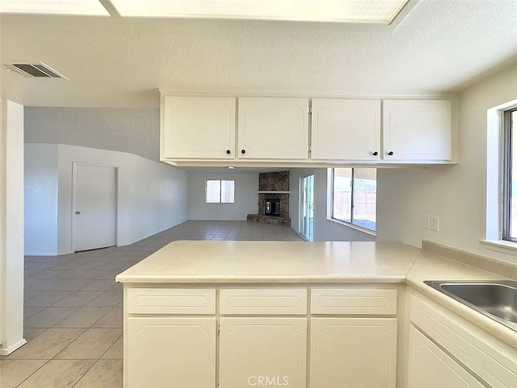 22311 Thunderbird Road, Apple Valley, California 92307 home-pic-10