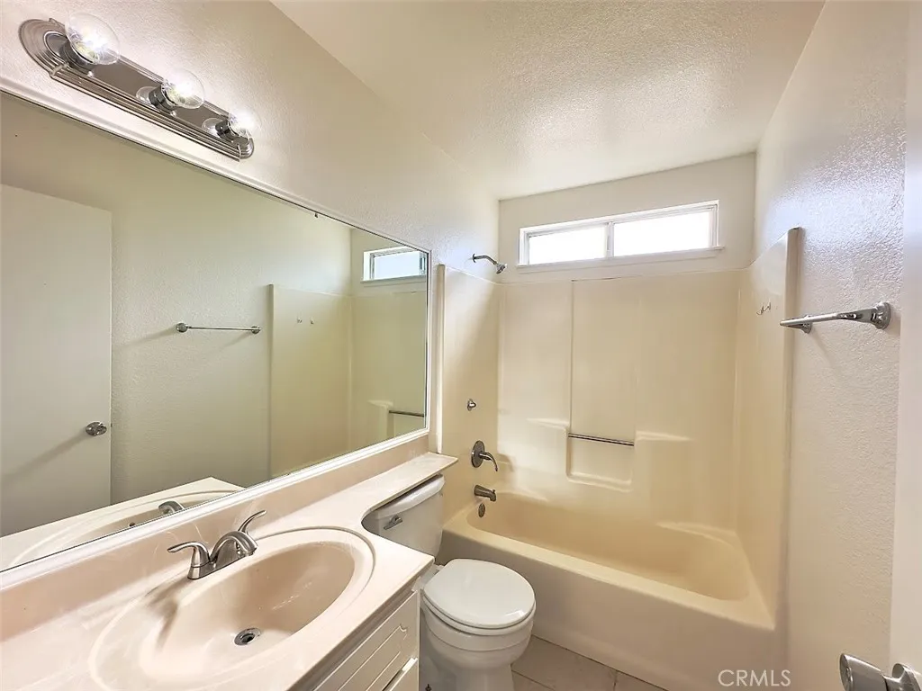 22311 Thunderbird Road, Apple Valley, California 92307 home-pic-17
