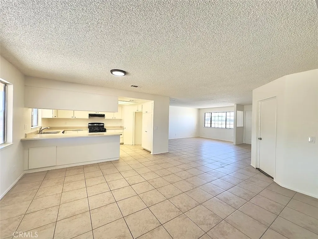22311 Thunderbird Road, Apple Valley, California 92307 home-pic-7